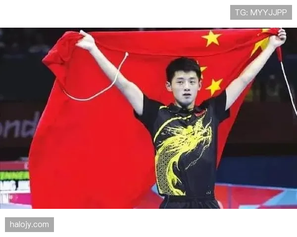 刘国梁家的乒乓球桌镶金边？