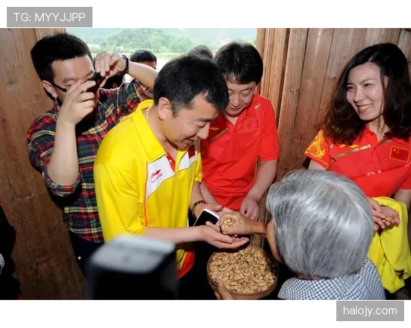 杜丽晒家照，那盏灯比我月薪还狠，笑死