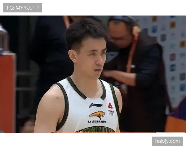 看赵继伟的私服照，随便一穿就像把我这月工资吃掉一半